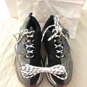 Balenciaga sneaker triple s new